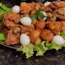 Porções de frango a passarinho